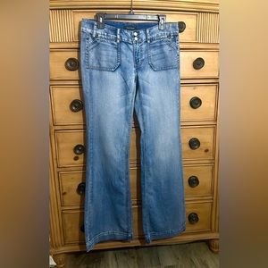 Women’s White House Black Market Noir Denim Flare Low-Rise Sz 6